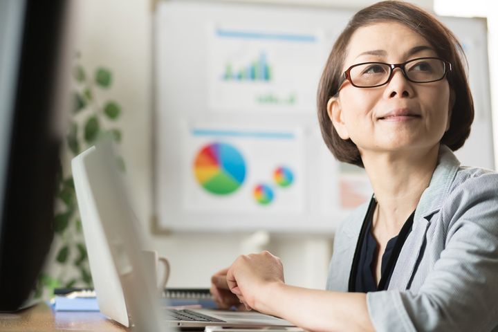 エアコンは送風とサーキュレーターで乗り切る！世帯年収480万・49歳女性が月5000円を浮かせた驚きの対策 