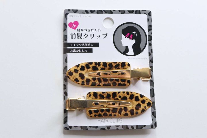 ヒョウ柄の前髪クリップ2個セットのパッケージ