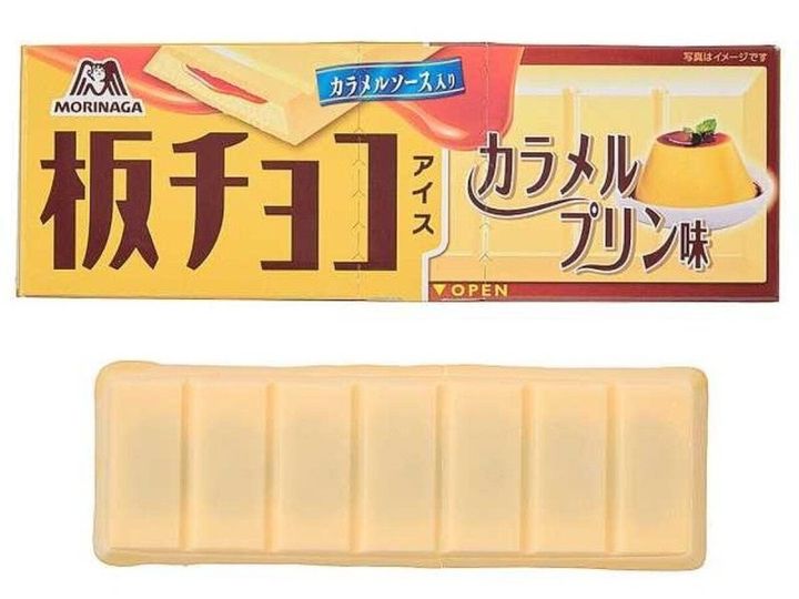 板チョコアイスカラメルプリン味のパッケージと袋から出したアイス