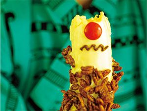 【おうち縁日を楽しもう♪】食べるのもったいない！ 表情がかわいい「チョコバナナくん」の作り方の画像2