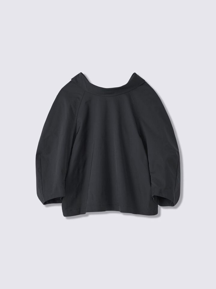黒いコクーンスリーブ七分袖プルオーバー