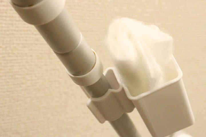 フローリングワイパーの収納ポケットに白いお掃除シートを入れた状態