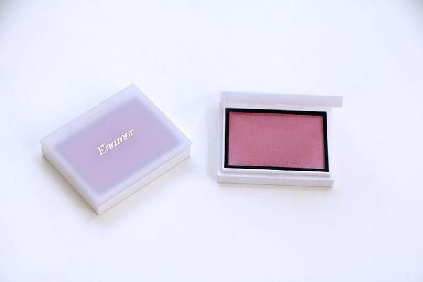 Enamorの「メロウメルティングチーク」はイエベにもブルべにも似合う