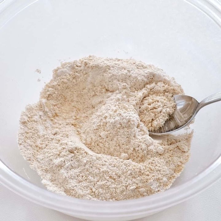 抹茶ときなこの米粉クランブルチーズケーキ