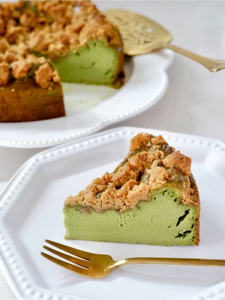 抹茶ときなこの米粉クランブルチーズケーキ