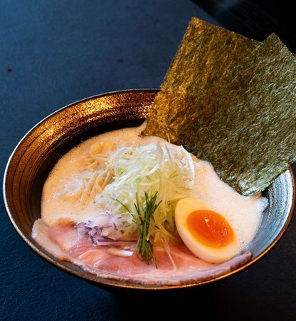 【兵庫県芦屋市】ラーメンの新しい楽しみ方を提案する鶏白湯専門店「麺処神社」