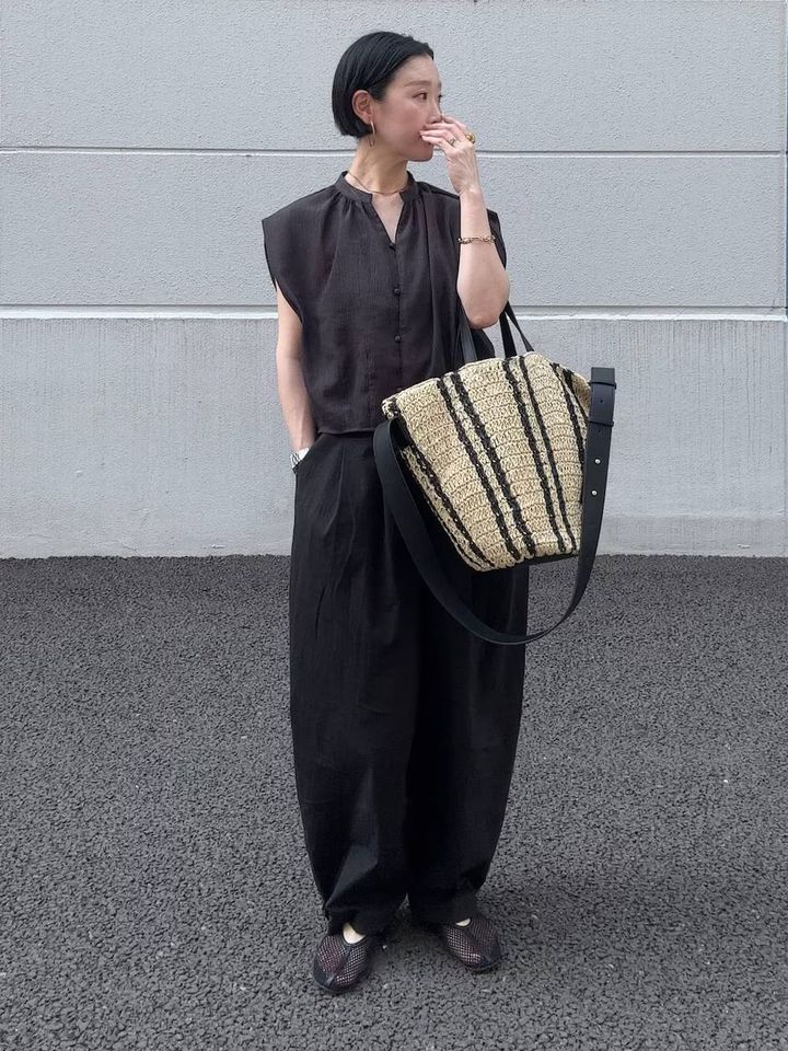 カゴバッグ＆色をずらしてつくる洗練コーデ