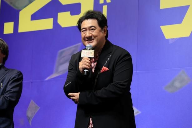 肥後刑事役の小手伸也