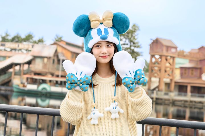 ファンキャップとミトンをそろえた着用コーデ