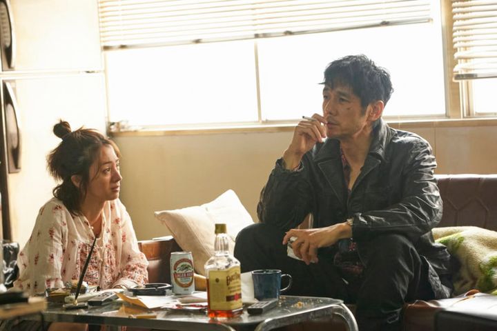 映画『時には懺悔を』より佐竹（西島秀俊）と聡子（満島ひかり）