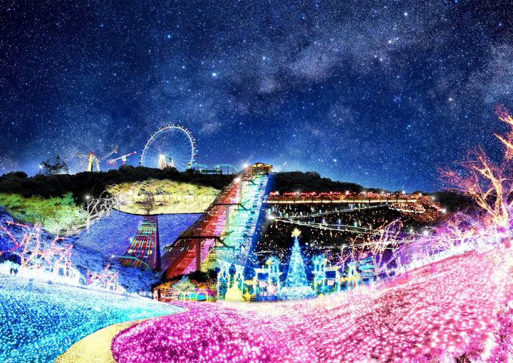 観覧車と虹色の階段状通路を望むさがみ湖イルミリオンの会場全景