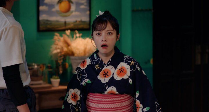 【写真・画像】「え！？そこ！？」「こっちかーーーい！」 まさかの2人の“キスシーン”に視聴者驚き 『バカンスの法則』第13話 2枚目