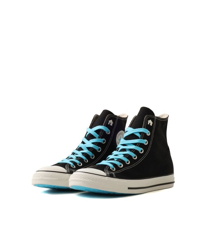ベースとなるのは、ブラックキャンバスのCONVERSE「ALL STAR」。