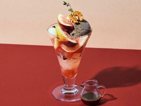 【東京都新宿区・神奈川県川崎市】旬のイチジク×ほうじ茶！「フタバフルーツパーラー」に秋季限定パフェ＆あんみつ登場