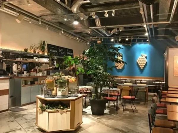 【東京都新宿区・神奈川県川崎市】旬のイチジク×ほうじ茶！「フタバフルーツパーラー」に秋季限定パフェ＆あんみつ登場
