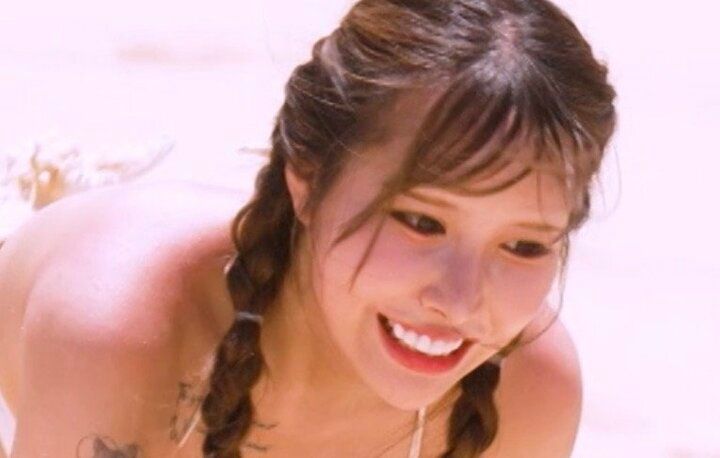 【写真・画像】手を使わずに女の子の体を使って…整形美女＆イケメンたちの過激な“海でのゲーム”に「いいねー」「2時間見たい」の声 1枚目