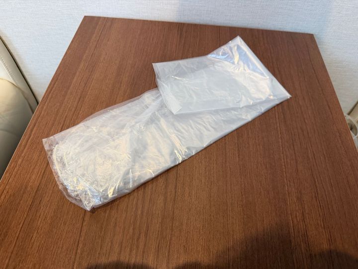 ありそうでなかった！【セリア】110円「靴ごと履けるレインパンツ」を試してみた