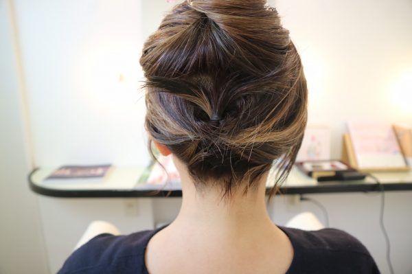 「襟足すっきり」お団子ヘアアレンジ