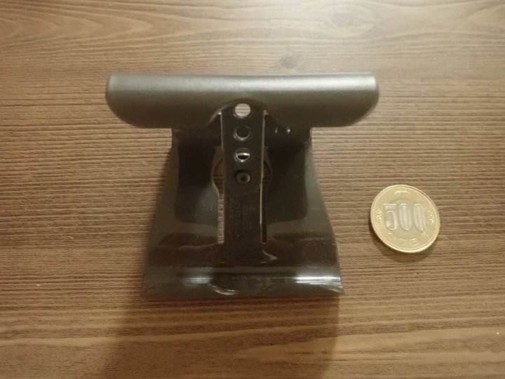 ダイソー：スマホホルダーダークグレー