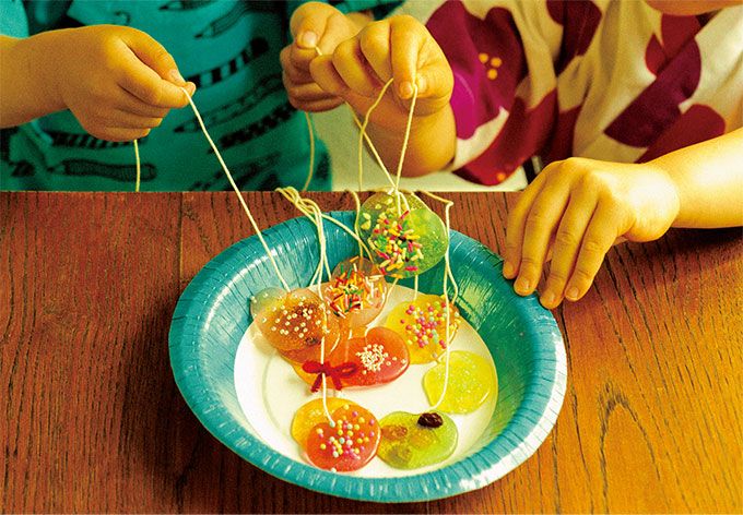 【おうち縁日おやつパーティー】リボンがついたアメを引くと大当たり！「くじびきアメ」の作り方の画像1