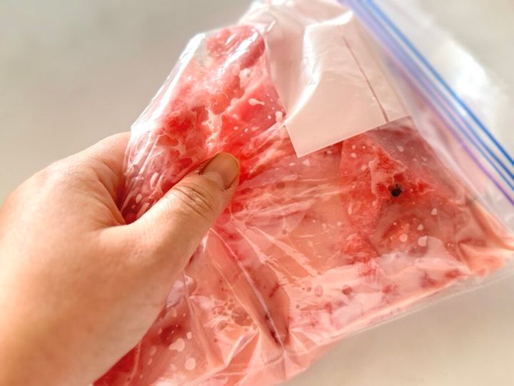 全ての材料を入れて手で揉みつぶす