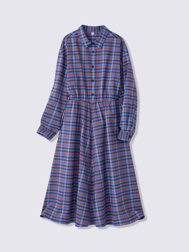 ブルーと赤のチェック柄シャツワンピースを平置き