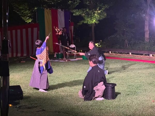 【東京都港区】灯篭を設置し青山の夜を灯す。能楽や音楽、映画なども楽しめる「青山星灯篭」開催