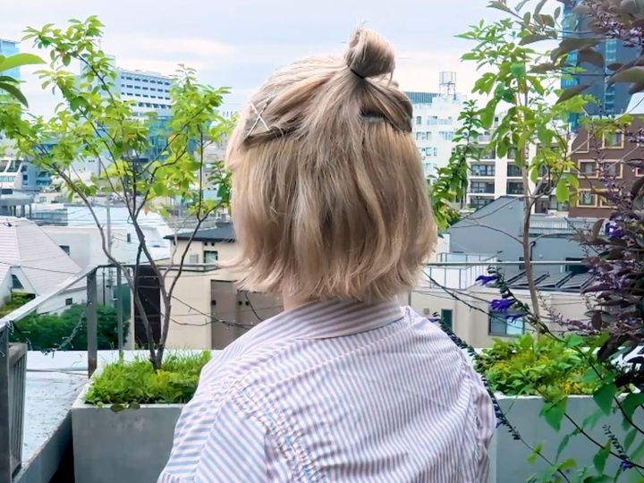 ひと手間でグッとキュートに！ハーフアップお団子×ピンアレンジ【美容師監修ボブヘアアレンジ04TWIGGY.】