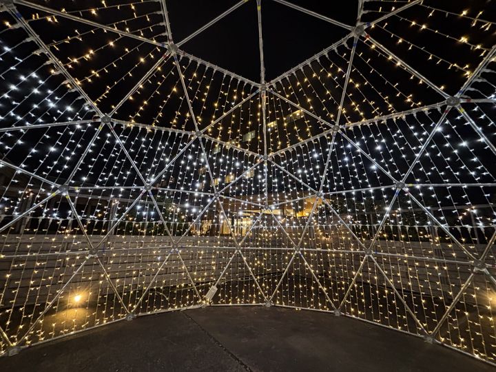 360度きらめく光に包まれる