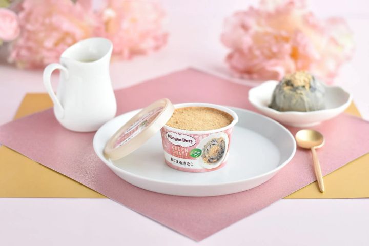 ハーゲンダッツ「GREEN CRAFT」「黒ごま＆きなこ」のパッケージ