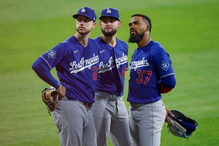 （左から）ドジャースのカイル・タッカー、アンディ・パヘス、テオスカー・ヘルナンデス（C）Getty Images