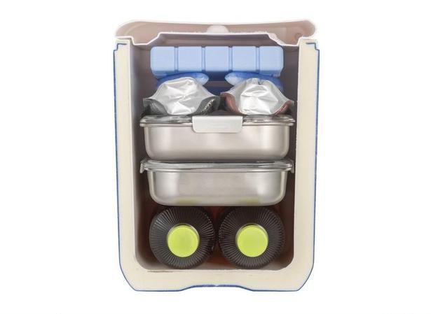「アイスブリック/S」や飲み物が収まる十分な容量