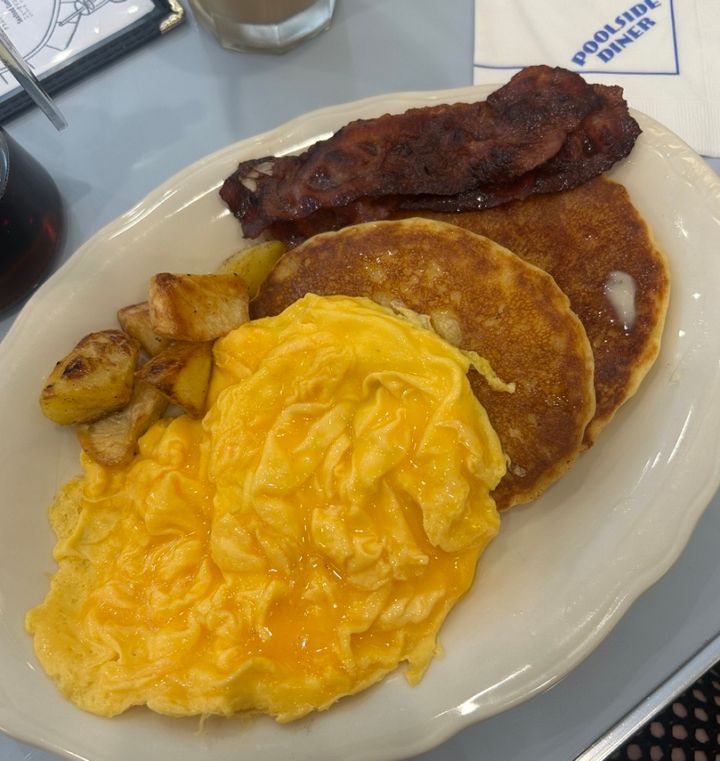 Poolside breakfast royale