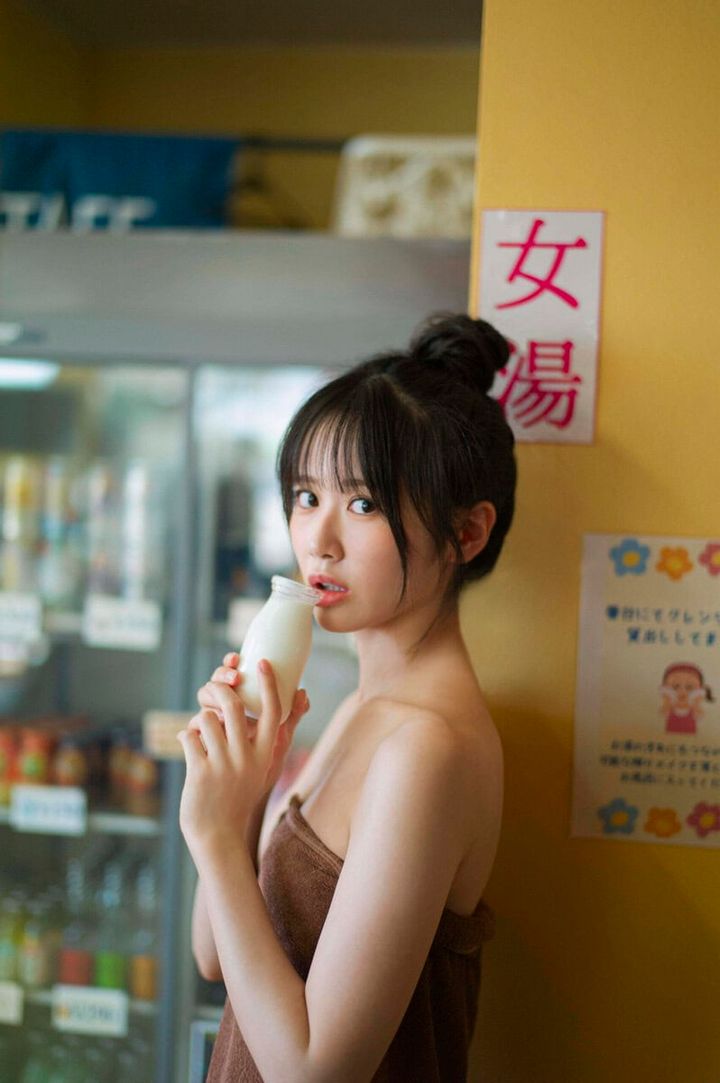 STU48中村舞の2nd写真集『舞風』（宝島社）より