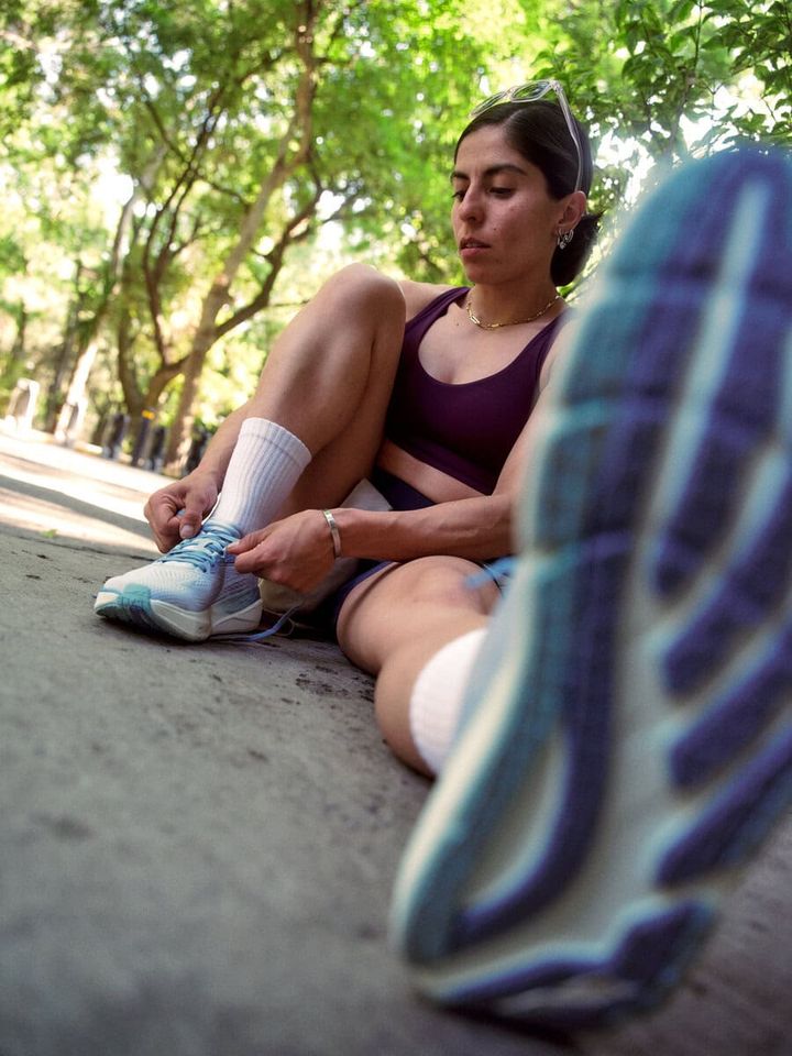 自然な走りを追求するフットウェアブランドALTRA（アルトラ）から、ロードランニングモデル「TORIN」シリーズの最新作「TORIN ST（トーリン エスティ）」が2026年8月21日（金）に発売。サポート性、快適性、反応性を兼ね備えたオールラウンド・スタビリティシューズとなっている。