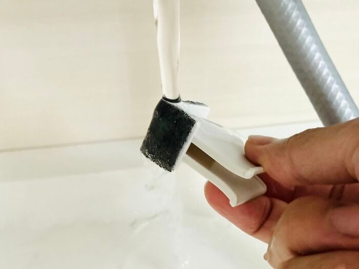 【セリア】思わずパケ買いした『角の達人』とは？諦めていた“ウロコ汚れ”に効果絶大でした！