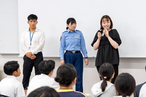 【福岡県福岡市】麻生公務員専門学校 福岡校で、現役警察官を招いたスぺシャルオープンキャンパス開催