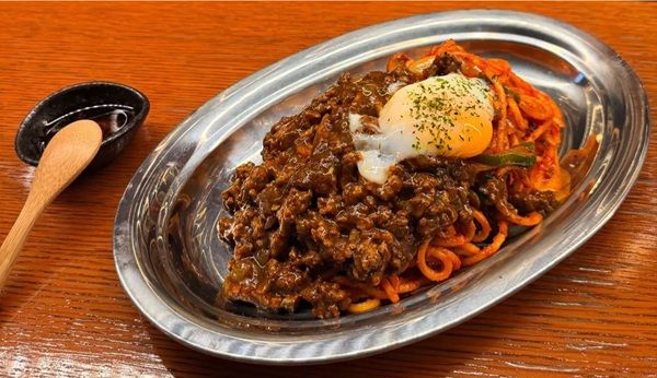 【東京都中央区】「銀座てらやま」のランチメニューに「キーマカレーナポリタン」登場！和洋折衷の一皿