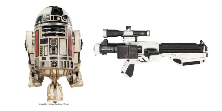 「R2-S8」ドロイドの頭部とブラスターライフルの小道具