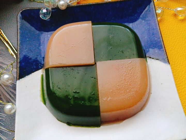 組み合わせて美味しい夏に食べてほしい梅と抹茶の羊羹