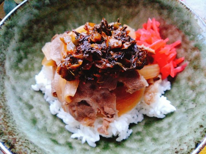 ピリ辛な辛子高菜と組み合わせたら最高。お家で作れる辛子高菜牛丼