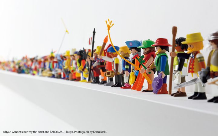 アーティスト ライアン・ガンダー個展「Subjective and emotive playmaking, 2016」プレイモービル人形
