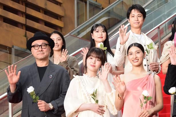 『マッチング TRUE LOVE』キャスト陣と内田英治監督 撮影：ソムタム田井 (C)2026『マッチング TL』製作委員会