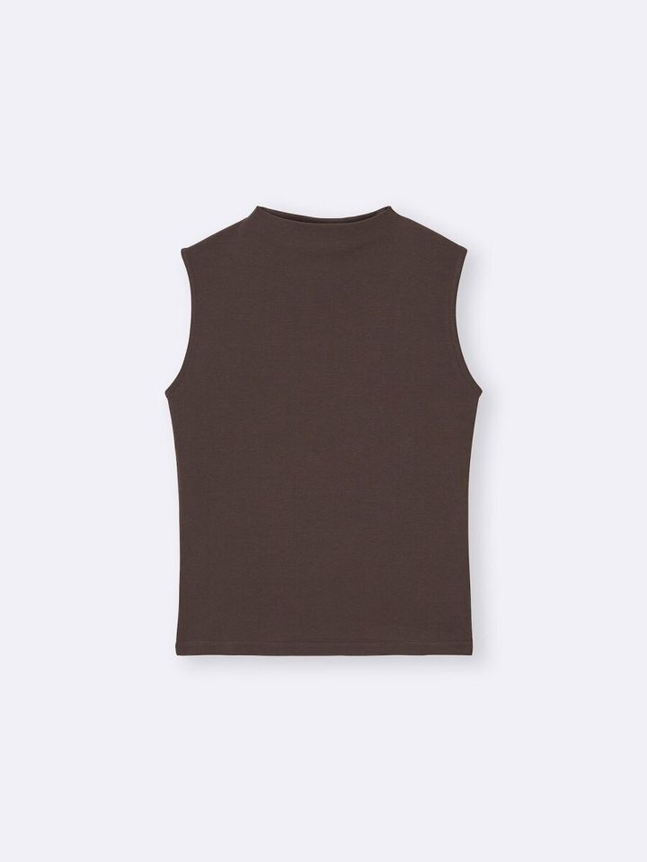 茶色のボトルネックノースリーブTシャツが平置きされている