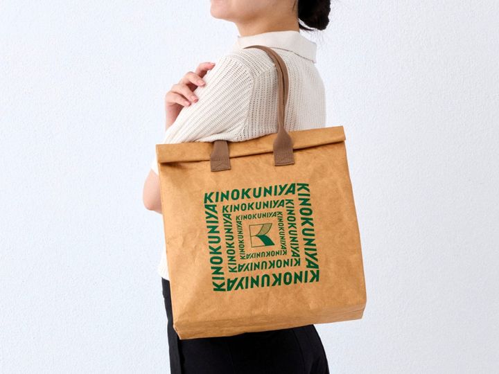 紀ノ国屋「リンクリー保冷バッグL」は手持ちでも肩掛けでも（画像出典：紀ノ国屋）
