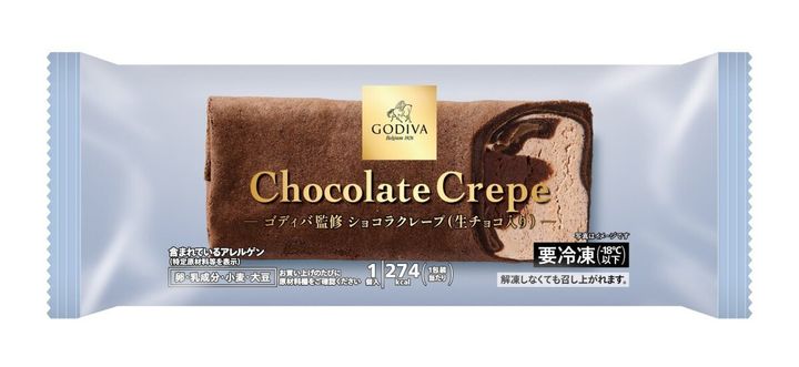 「GODIVA Chocolate Crepe」と書かれた、茶色いパッケージの冷凍ショコラクレープ。断面から生チョコとホイップが見える商品パッケージ。