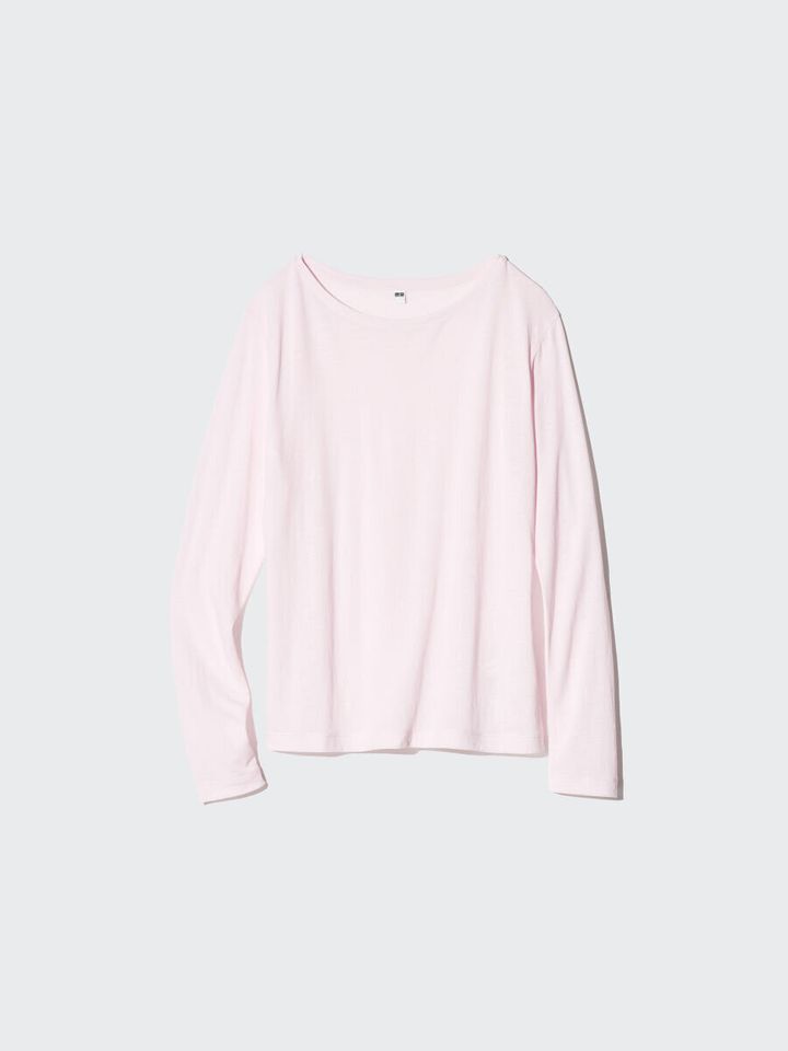 薄いピンク色のシンプルな長袖シアーTシャツ