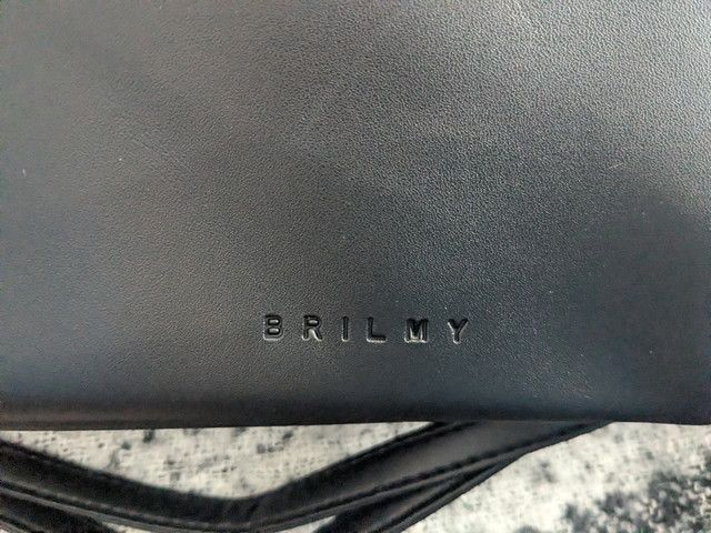 BRILMY ズボラに優しい3層バッグ ロゴ部分のアップ写真