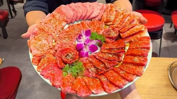 【東京都葛飾区】総重量1.1kg！焼肉 牛海道 新小岩店に1日1皿限定「大皿横綱キング盛り」登場