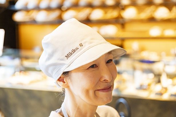 下川さんの帽子には、プリンチの「美味しい食べ方選手権」で優勝した人だけに与えられる、ネームが輝く